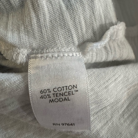 J. Jill Blue & White Butterfly Graphic Long Sleeve Top size Medium - Picture 8 of 9